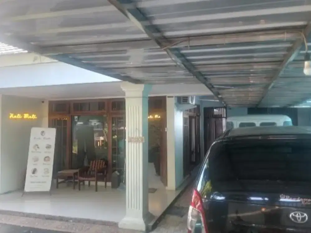 Rumah Tinggal Berikut Rumah Kost di Area Komersial Pengadegan Selatan