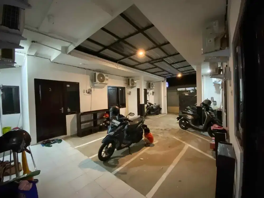 Kos tingkat 12 pintu kompleks kampus Unsoed Purwokerto Utara