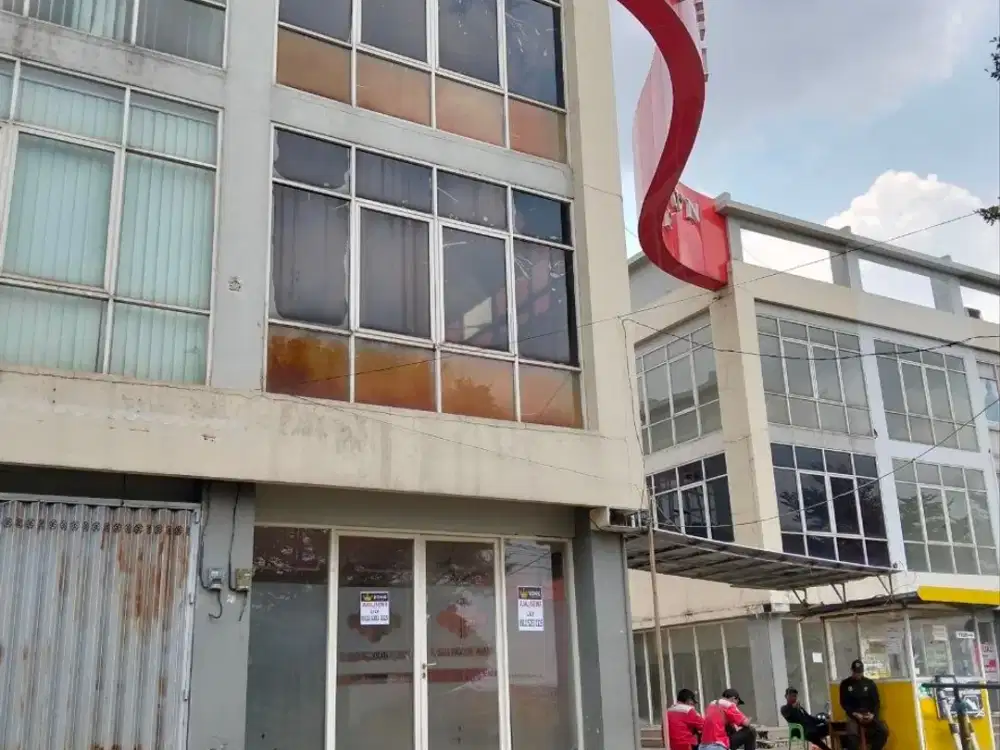 DIJUAL / DISEWAKAN RUKO 3 LANTAI Royal Crown Palace