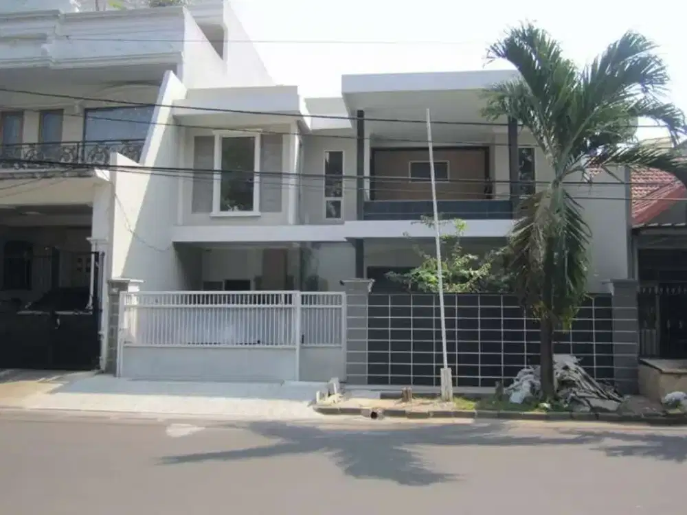 Rumah baru, 10 x 21, hdp selatan, 2 lantai, di Taman Semanan Indah