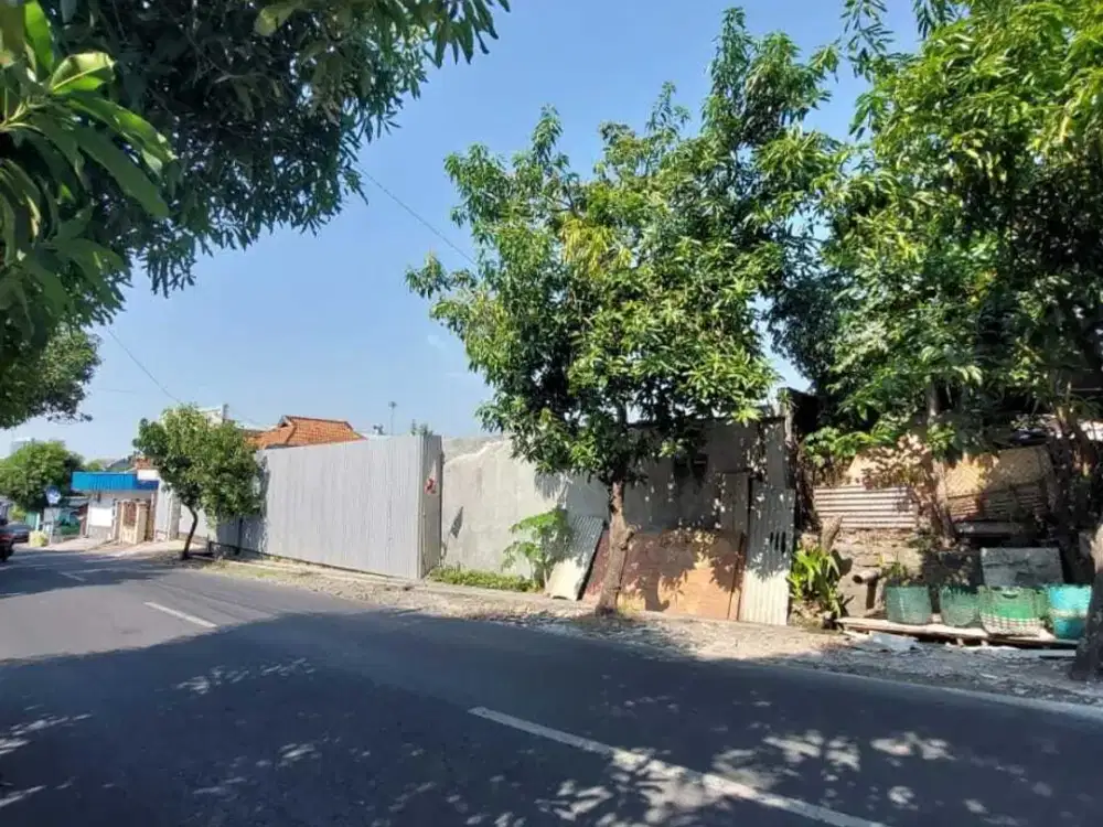 Tanah Pekarangan Tepi Jalan 860m2 Daerah Kadipiro, Solo