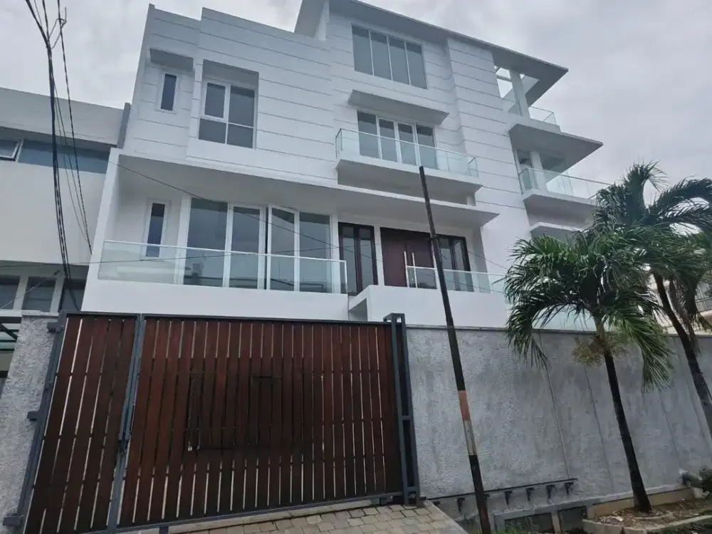 Rumah Minimalis Paradise 2 4LT Hook Lift dan Pool