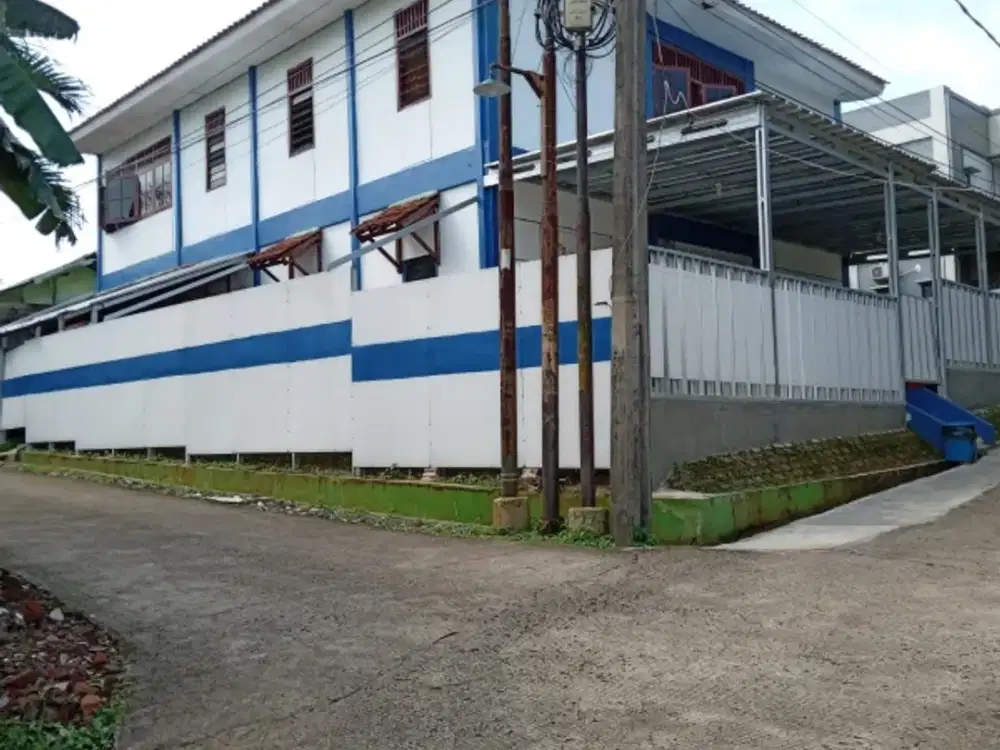 Bangunan Banyak Kamar Bisa Untuk Rumah Kos, Diklat, Dekat UI Depok
