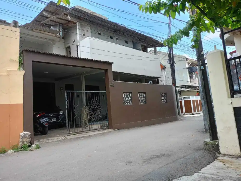 Rumah  Induk + Kos2an di Jl. Raya Jatipadang Poncol dekat ke Jl. TB Si