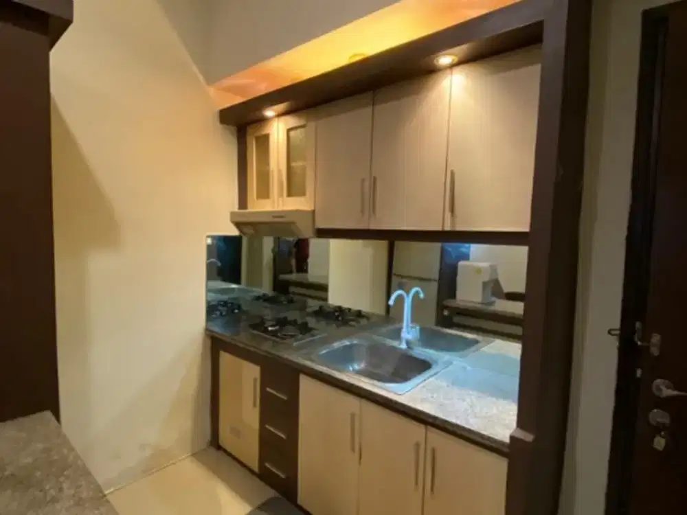 ada dapur & ruang tamu full perabotan