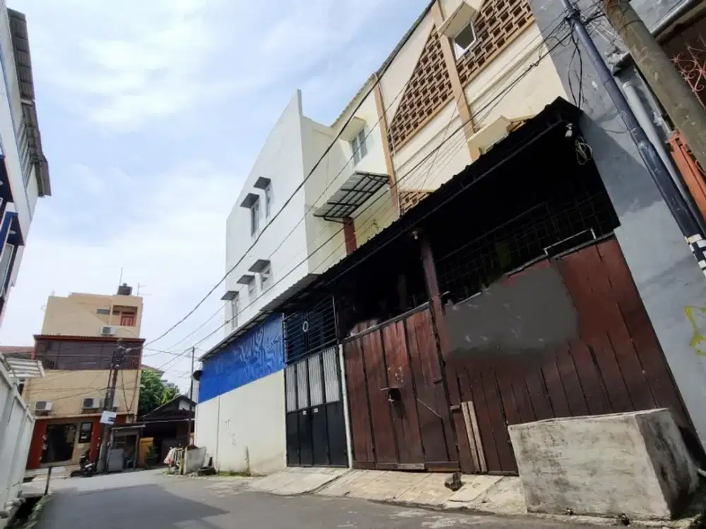 RUMAH KOST CENDRAWASIH CENGKARENG 3 LANTAI 31 KT FULL FURNISH.