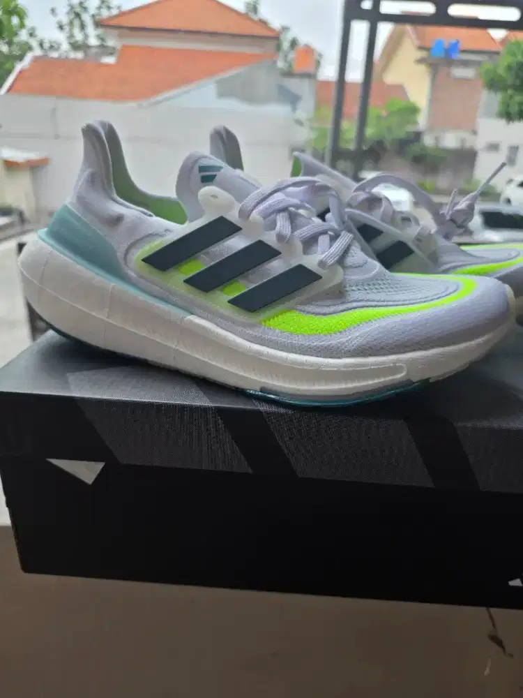 Sepatu Adidas Ultra Boost Light Boost ORIGINAL sz 40 ⅔ 40.5 ultraboost