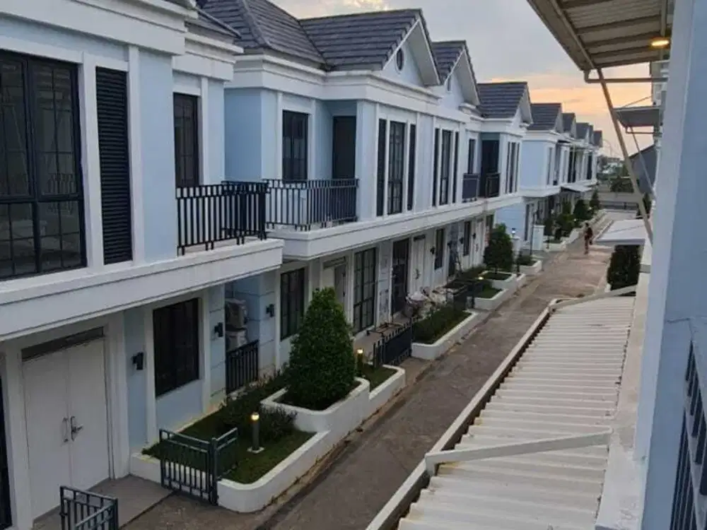 Disewa Rumah 3 Lantai Posisi Hook Termurah di Lavon 2 Cikupa Siap Huni