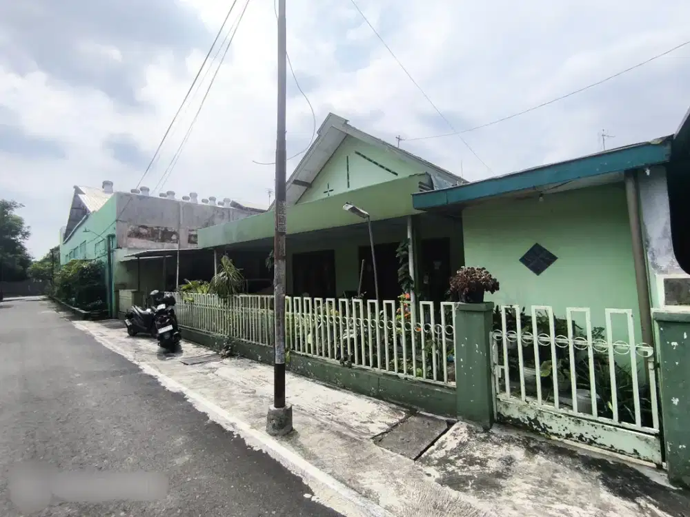 Tengah kota solo depan Solo Square