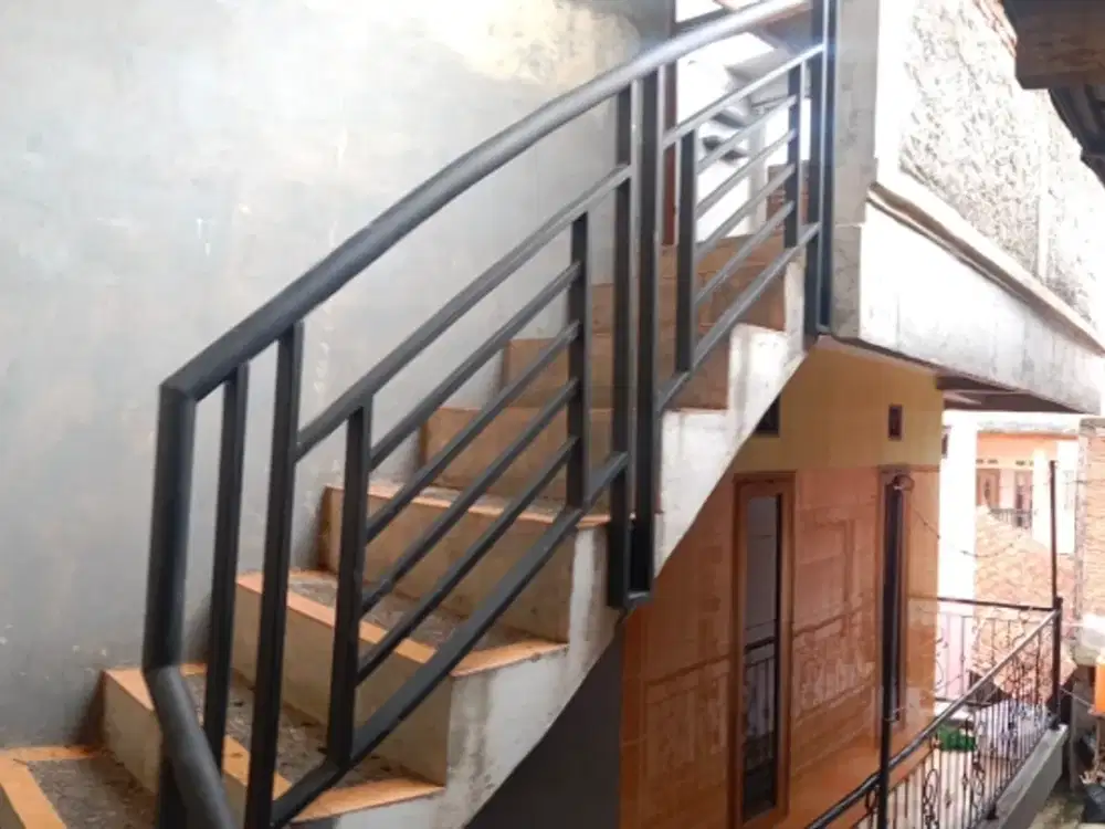 dijual rumah dekat Widyatama Cocok untuk kosan