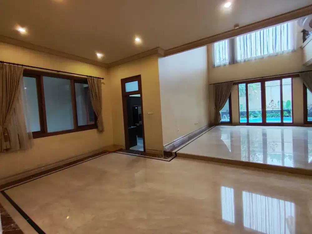 Disewakan Rumah Pondok Indah 650 m2 Furnish Parkir Luas 700 Juta/Tahun