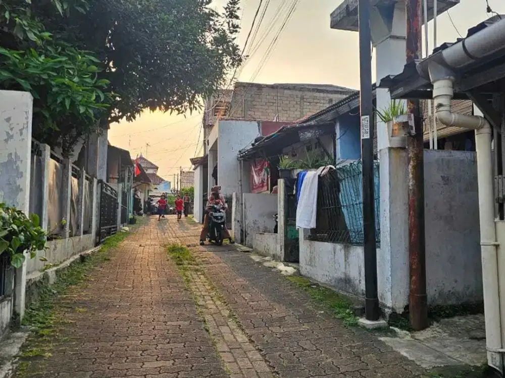 Cinere 3 pintu kontrakan petak, jarak 300m ke cinere raya