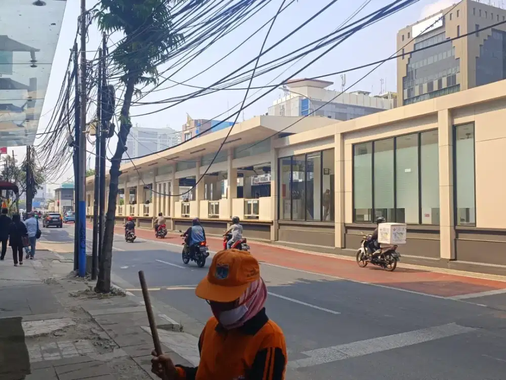 Depan HalteTransjakarta, Parkir Luas 8Mobil, Izin Komersial Baru Renov