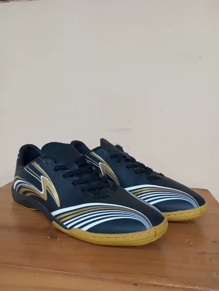 SPECS 2G Neo IN (Black/Gold)