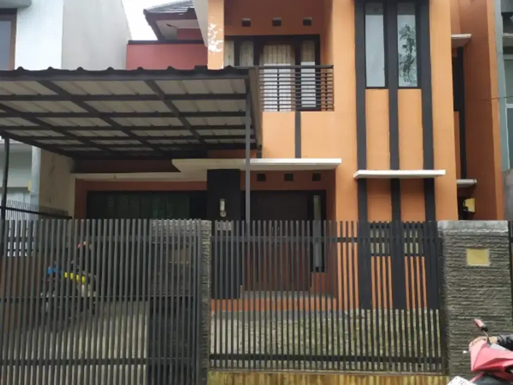 Di jual rumah bagus modern minimalis di perumahan buah batu