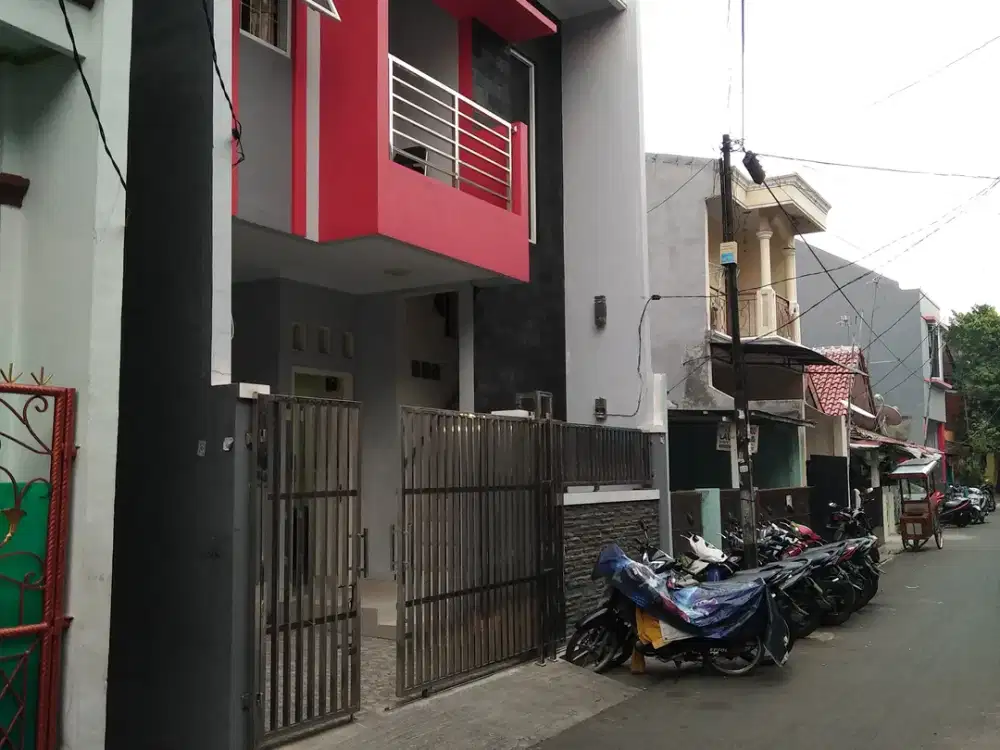 Rumah 2.5 lantai Jakarta Pusat Rp 2,25 M