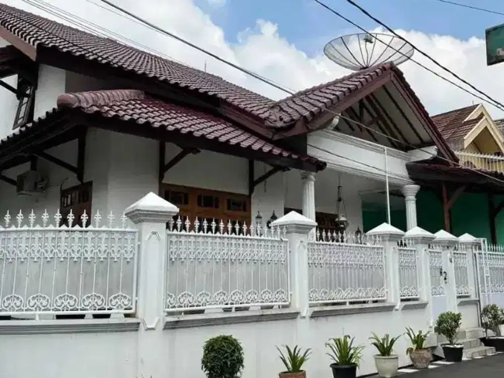 Rumah Megah Lt 221m² Dalam Komplek Rawamangun - jakarta timur