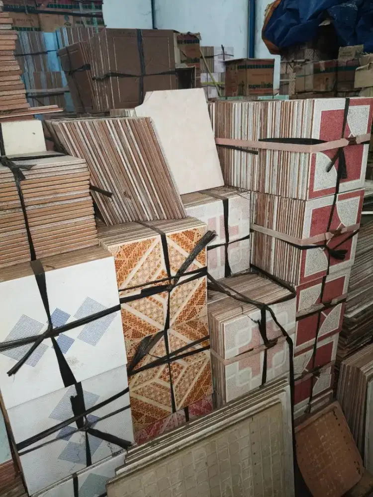 Keramik Ikatan Lantai dan Dinding