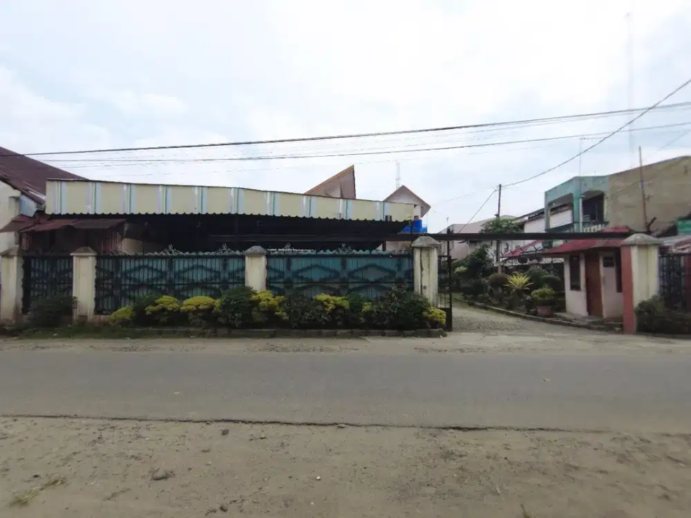 Rumah dan Kos-Kosan di Jalan Ampera ( Karantina / Yos Sudarso )