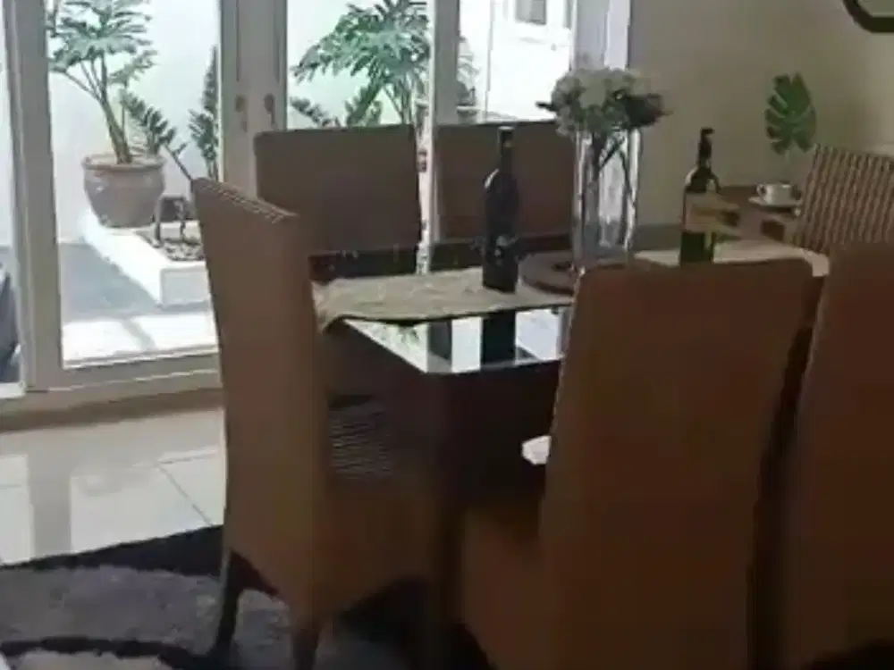 Dijual / Disewakan Rumah Cantik Furnished di Pusat Kota sayap Burangra