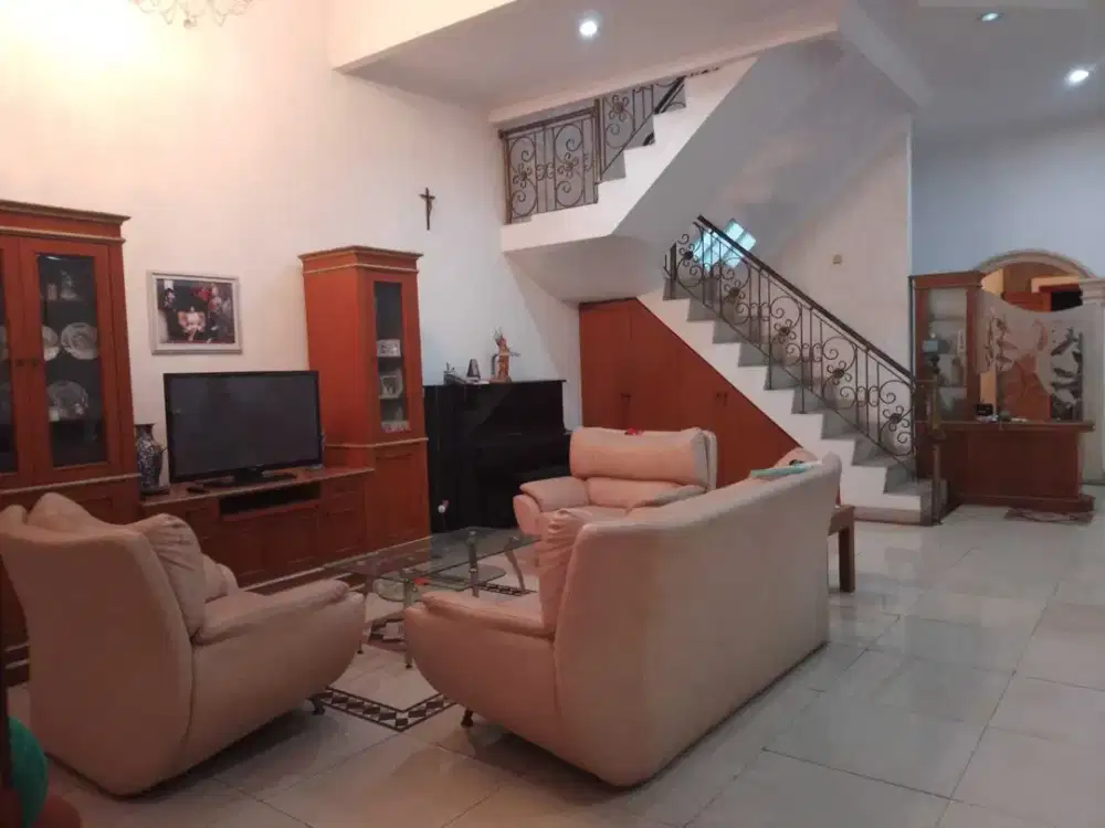 Rumah di Walet Elok Dekat Singapore School, Bina Bangsa PIK