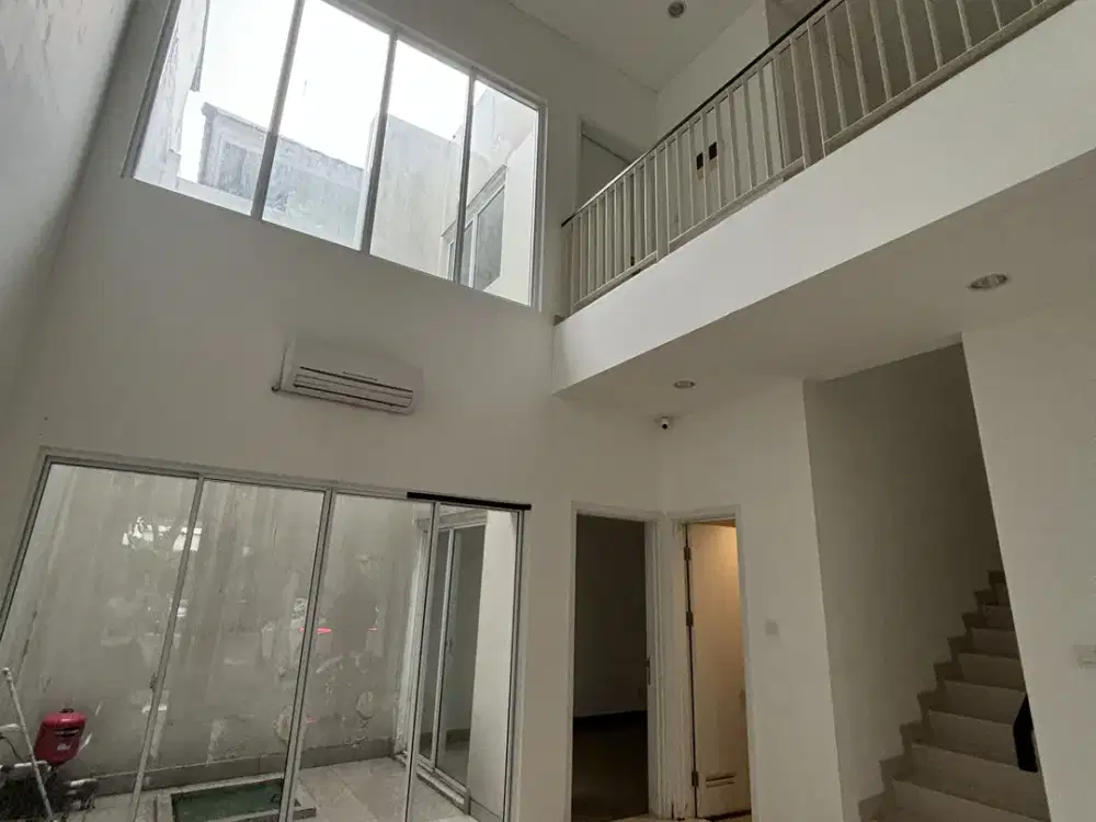 Disewakan Rumah 2 Lt 8 x 15 m2 di Puri The Riviera's dekat Metland Pur