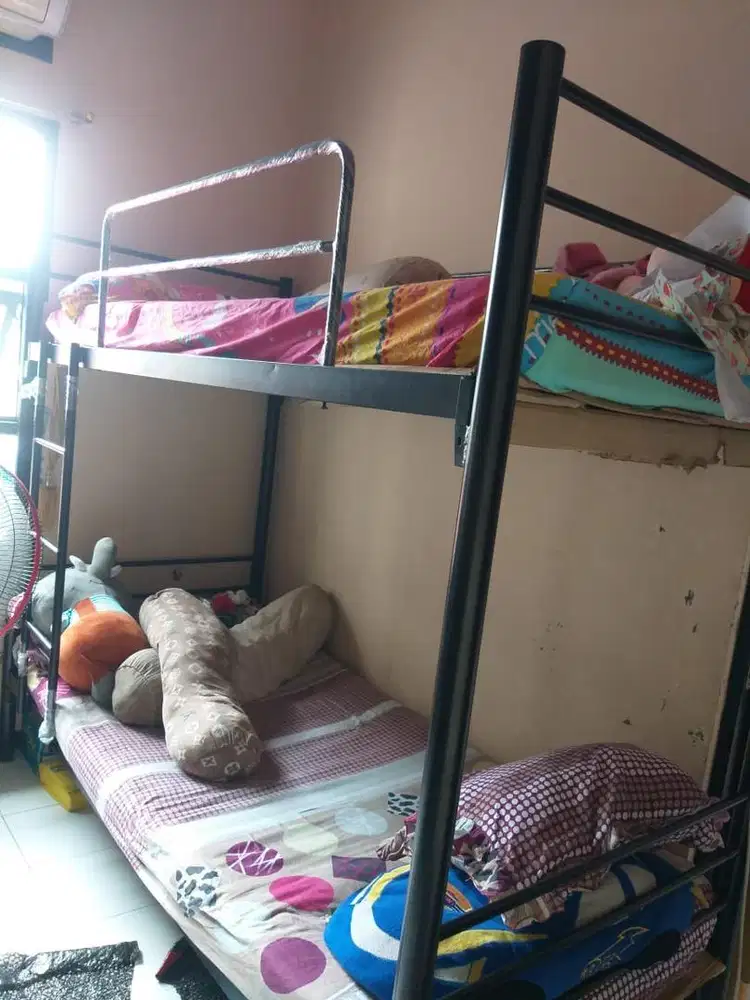 Dijual ranjang besi tingkat bekas