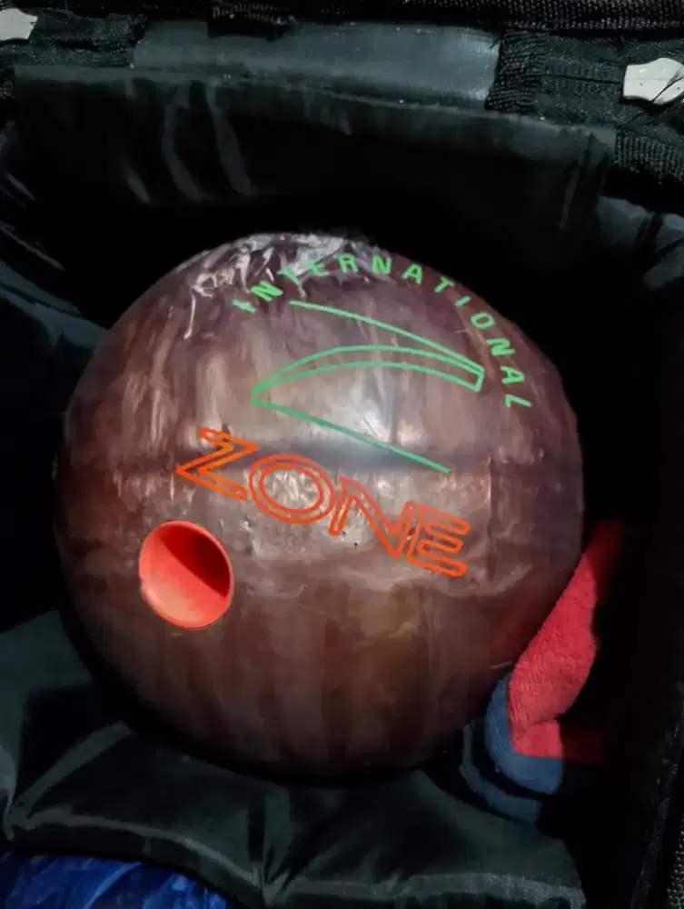 Bola bowling bekas pakai