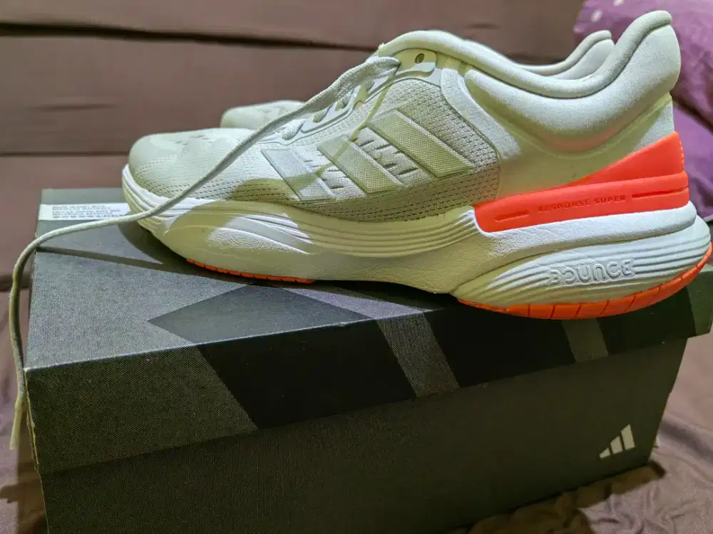 Sepatu Running ADIDAS