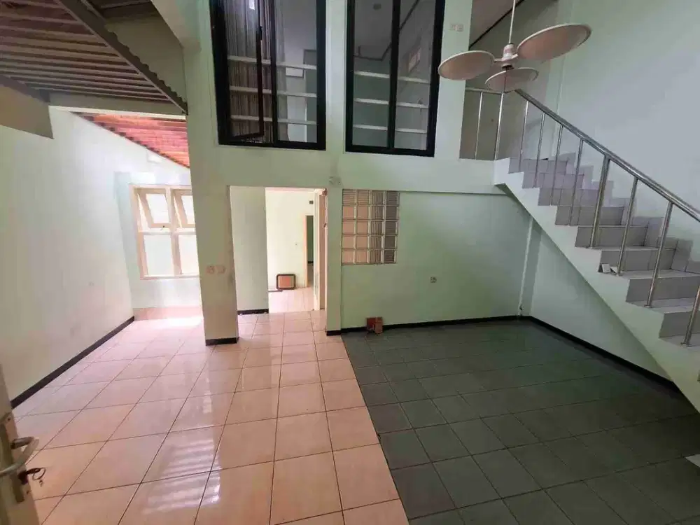 disewakan ruang usaha mainroad wastu kencana strategis cocok u/ usaha..