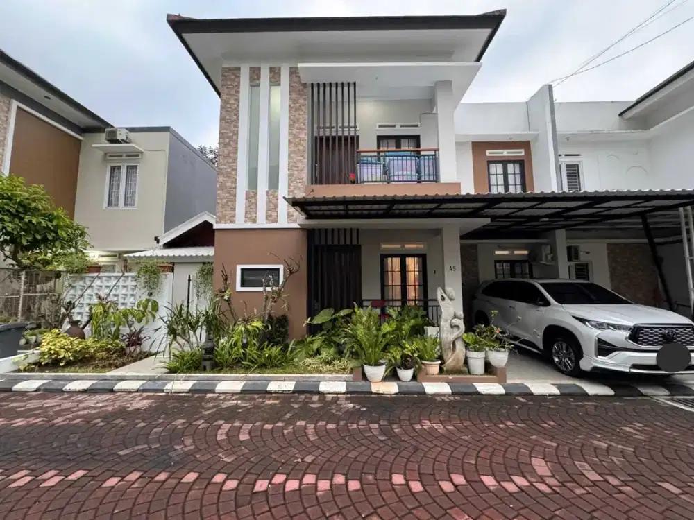 RUMAH MEWAH 2 LANTAI SEMI FURNISHED DALAM PERUMAHAN ELITE DI JALAN PALAGAN