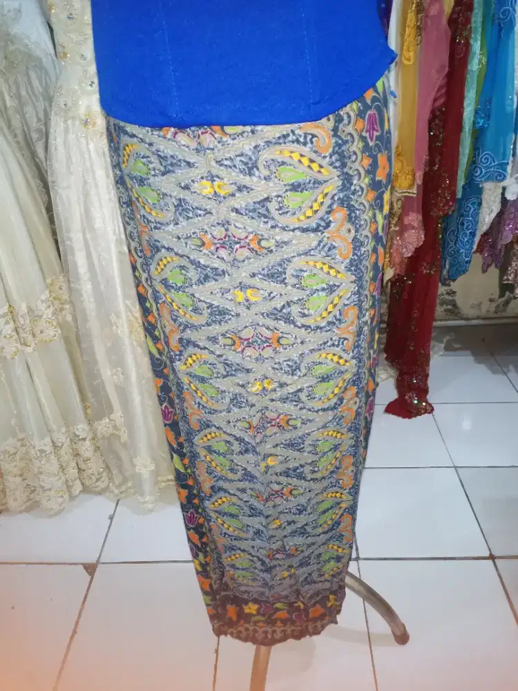 4 Kain batik motif