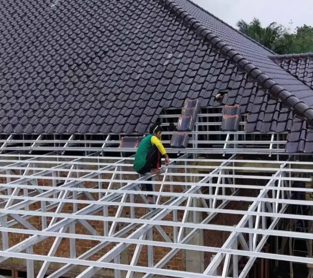 Baja ringan dan plafon pvc terpasang + matrial