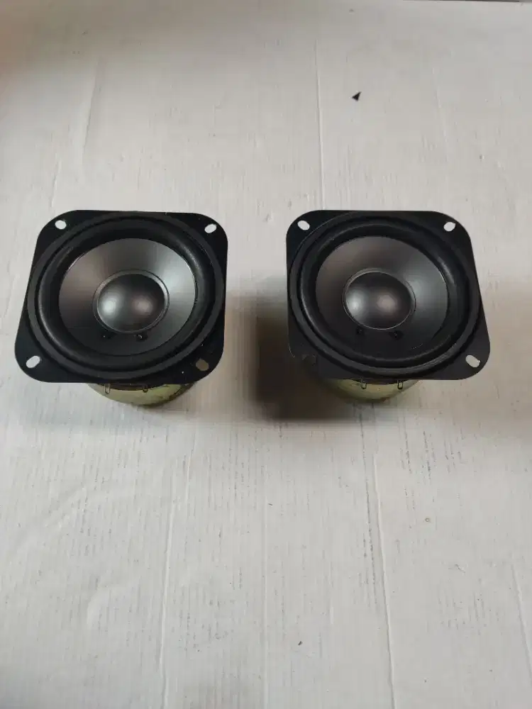 Speaker Jamo Ori Denmark ukuran 4.5 inch