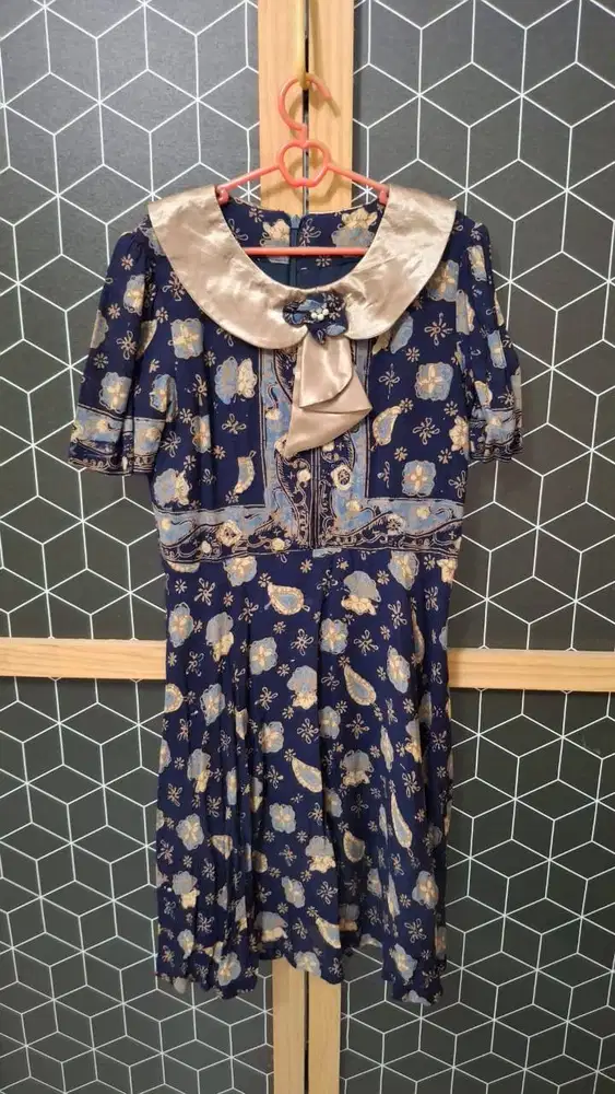 Gaun batik anak perempuan usia 6-7 tahun