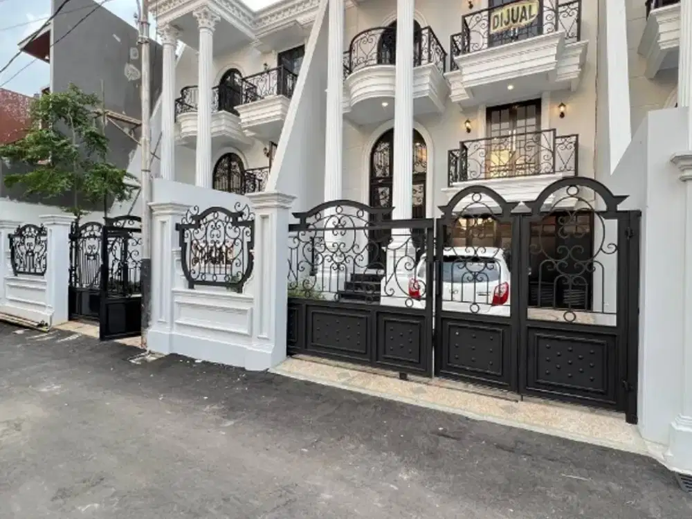 Brand New Classic House Area Jagakarsa Jakarta Selatan