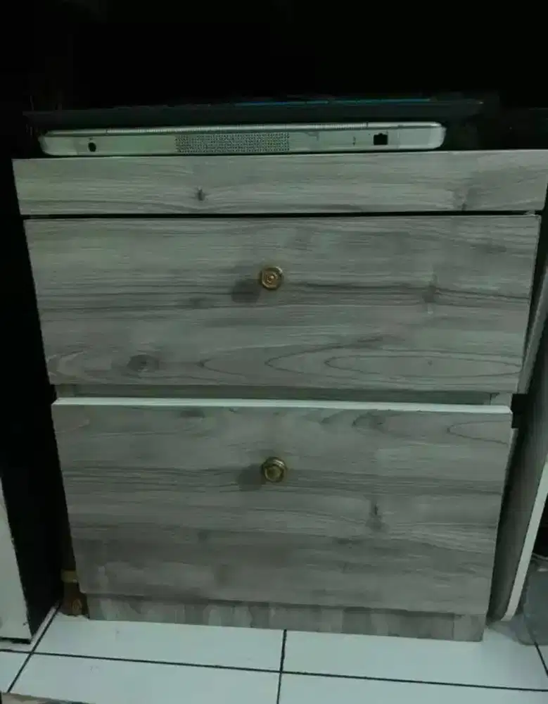 Lemari 2 Laci Masih Bagus