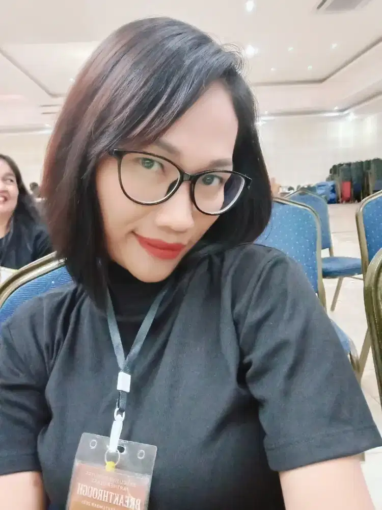 Mencari pekerjaan cust service , spg , telemarketing ,penyiar radio