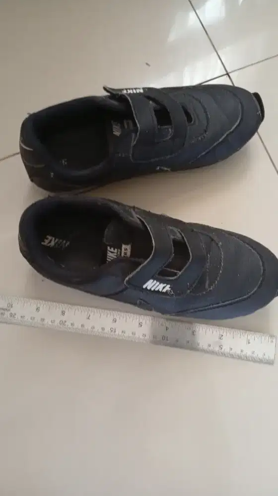 Sepatu preloved anak