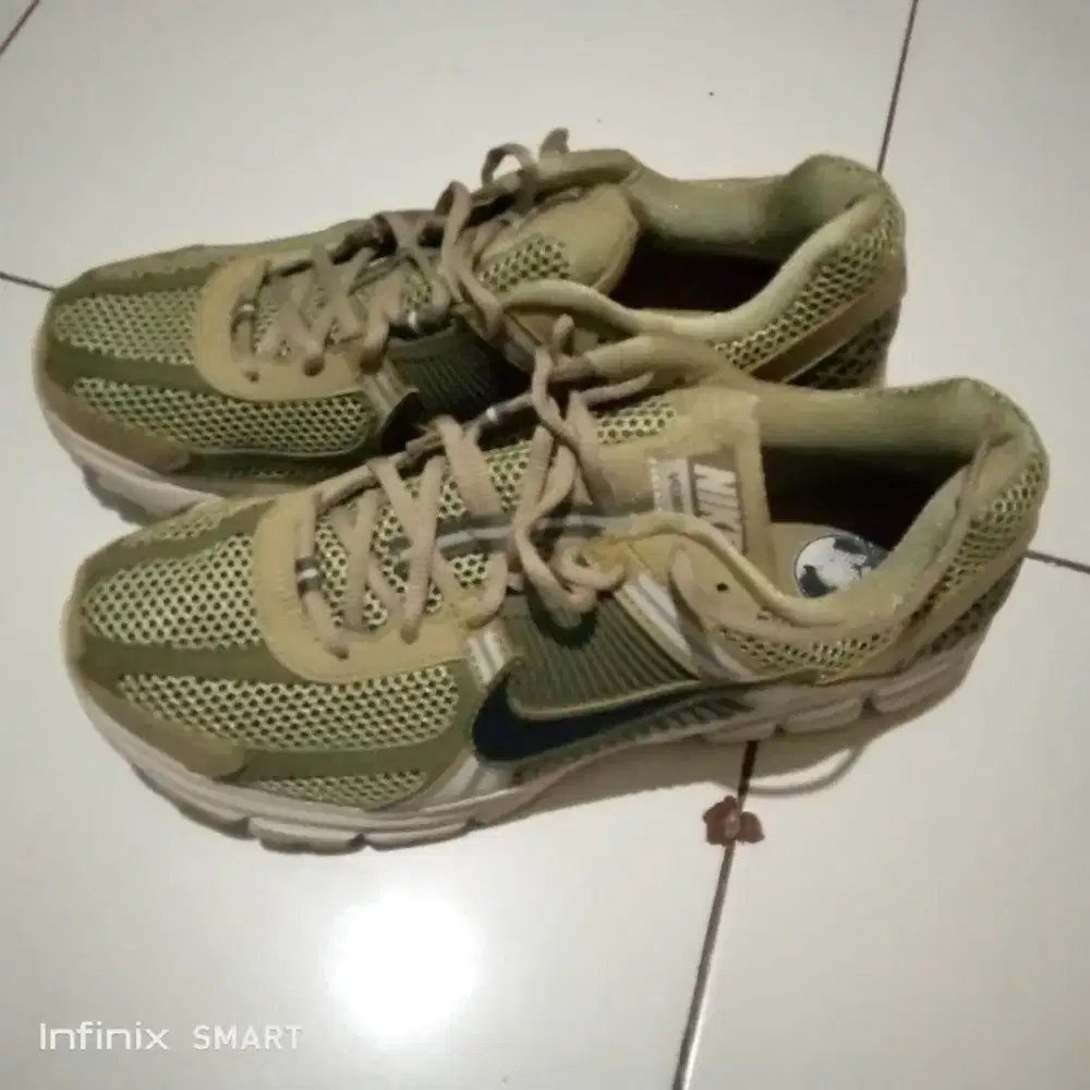 Sepatu nike vomerro5