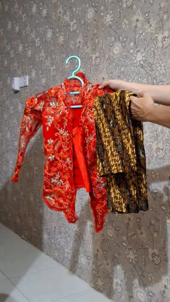 Setelan kebaya 7 tahun-an