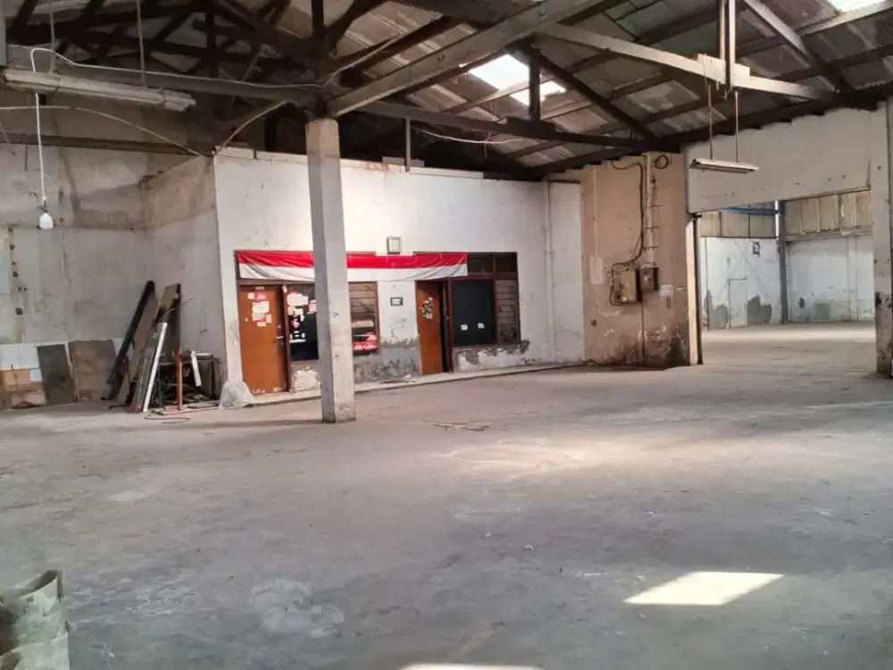 Disewakan Gudang Strategis siap huni di daerah jalan Jendral sudirman, jamika