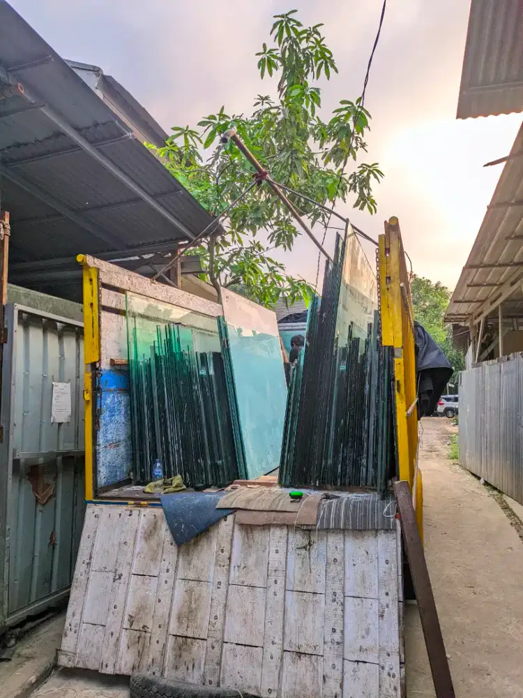 Kaca tempered bekas 12mm