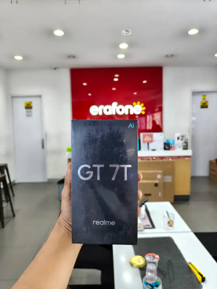 Realme GT 7T Ram 12/256 baterai 7000mAh Dimensity 8400max