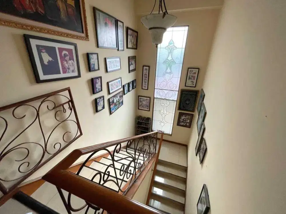 Dijual Cepat Rumah Mewah 2 lantai di Cirendeu