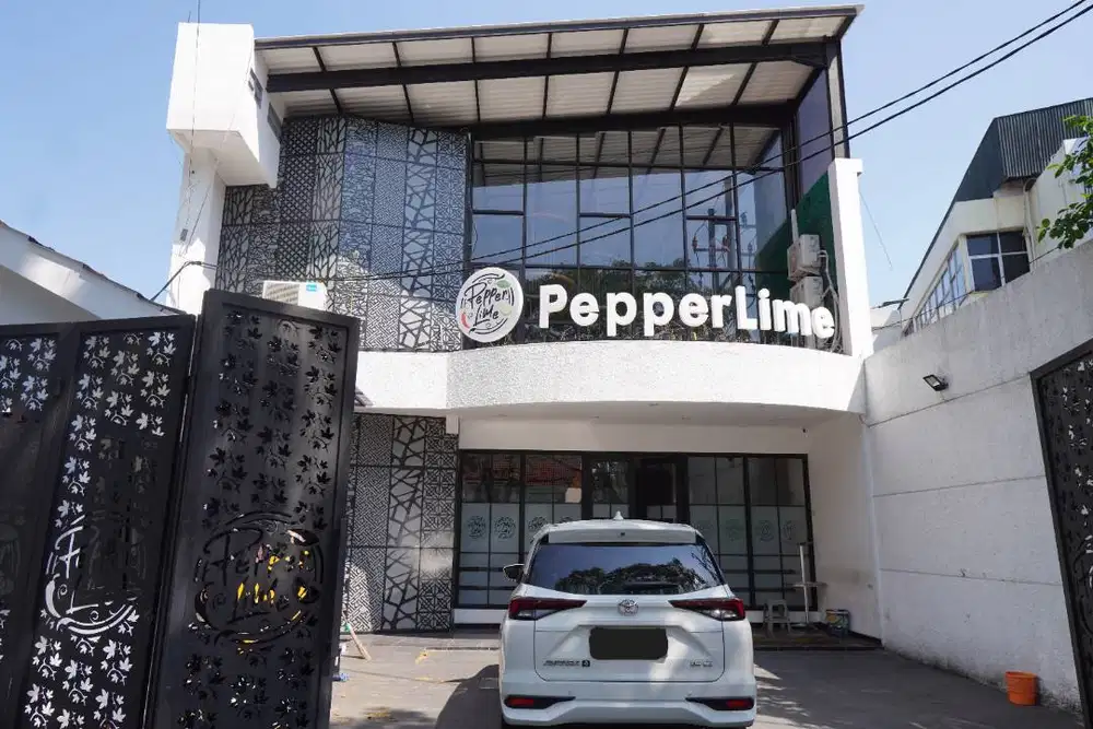 DI SEWAKAN TEMPAT USAHA PUSAT KOTA SURABAYA ( BESERTA ISI NYA )