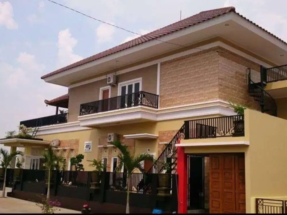RUMAH MEWAH FURNISHED DAN STRATEGIS POSISI HOOK DENGAN VIEW YANG CANTIK DI TEMBALANG SEMARANG