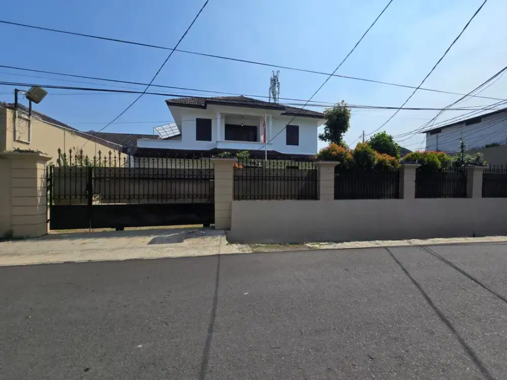 DISEWAKAN RUMAH CANTIK (Siap Huni/Unfurnished) JL.GAHARU CIPETE SELATAN JAKARTA SELATAN