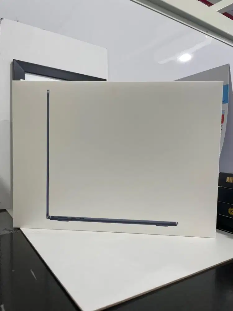 New macbook air M4 136 256gb midnight