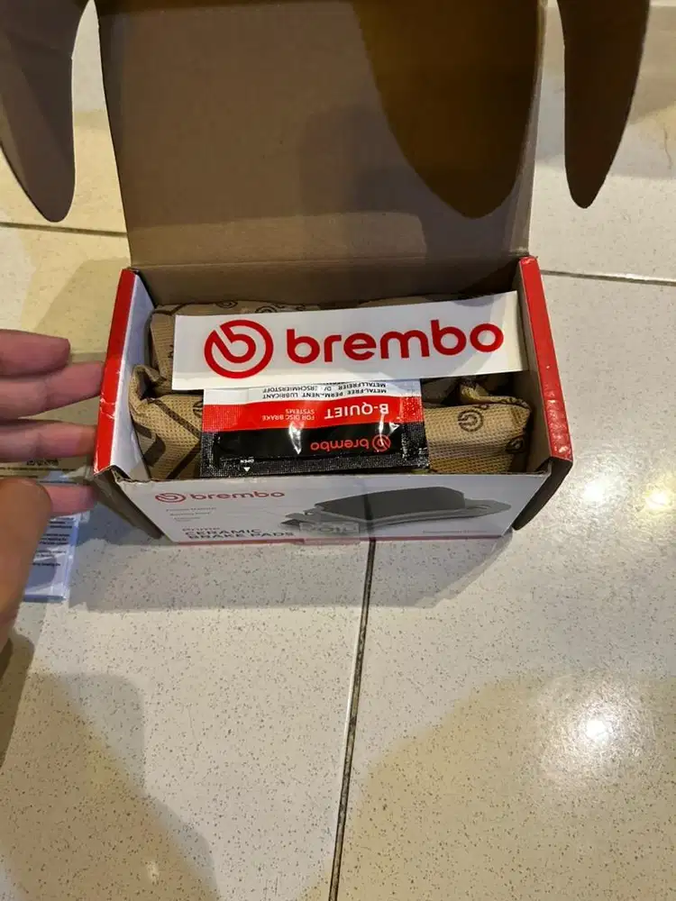 DIJUAL BRAKE PADS BREMBO FORTUNER VNT